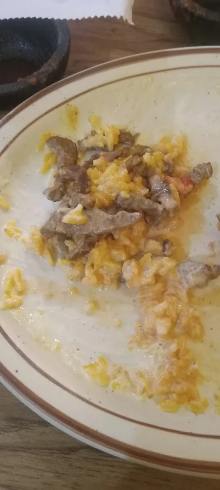 Steak an Rice Top with Cheese Dip